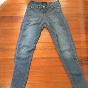 Juniors size 1 mid rise skinny jegging